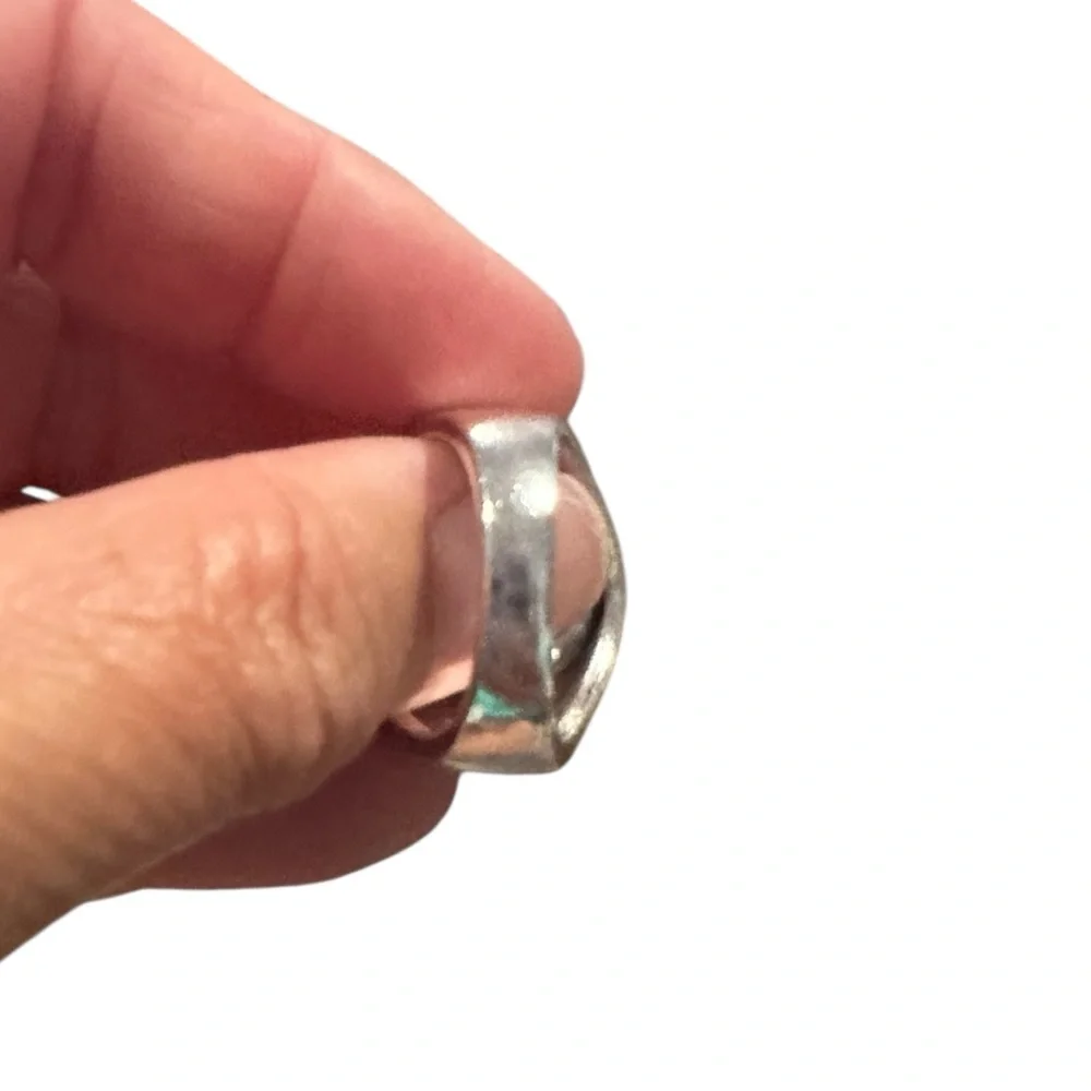 Silver Veined Green Stone Ornate Embossed Ring